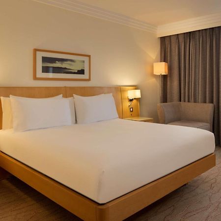 Отель Hilton Dublin Airport Клогран Экстерьер фото