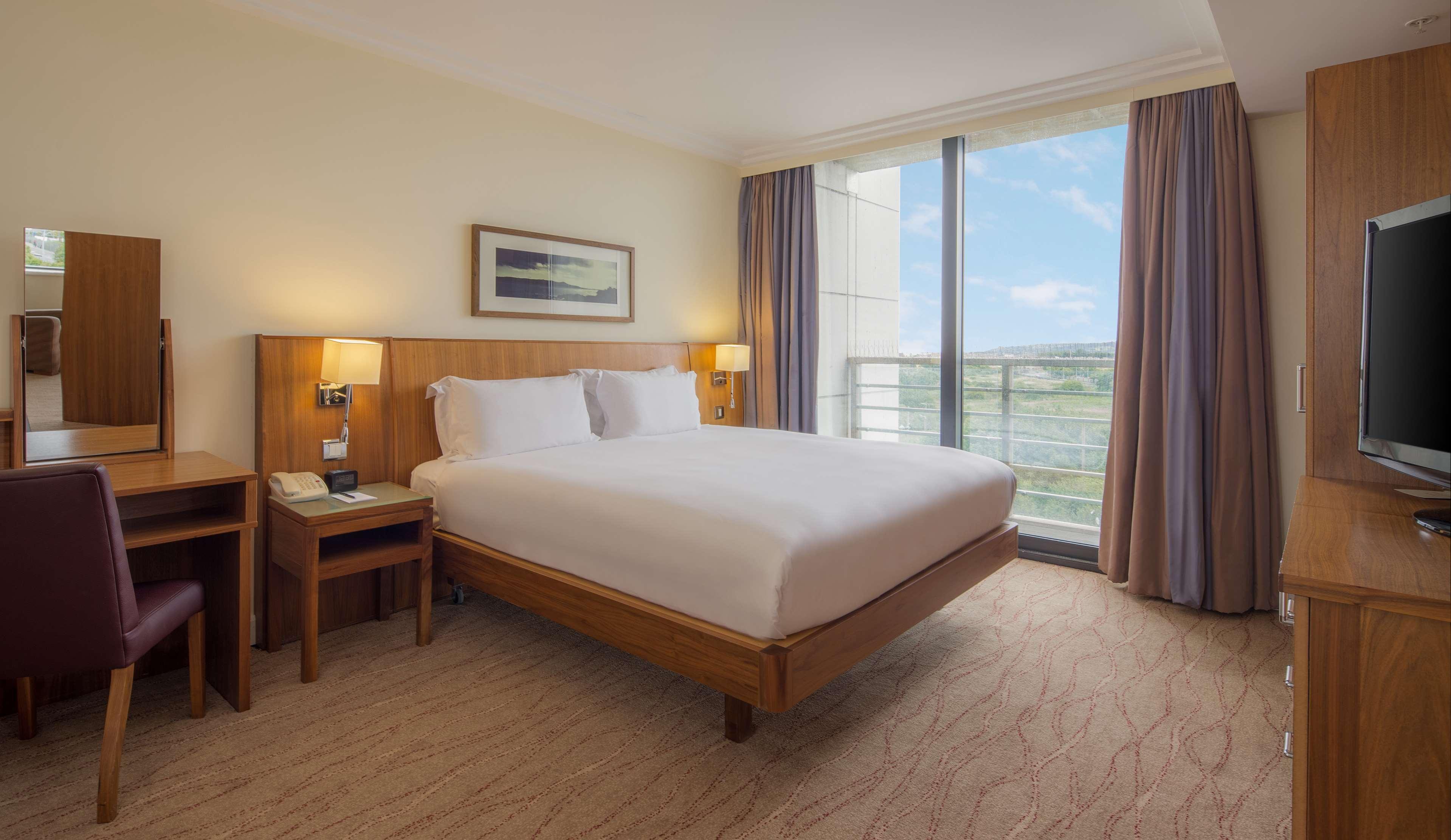 Отель Hilton Dublin Airport Клогран Экстерьер фото