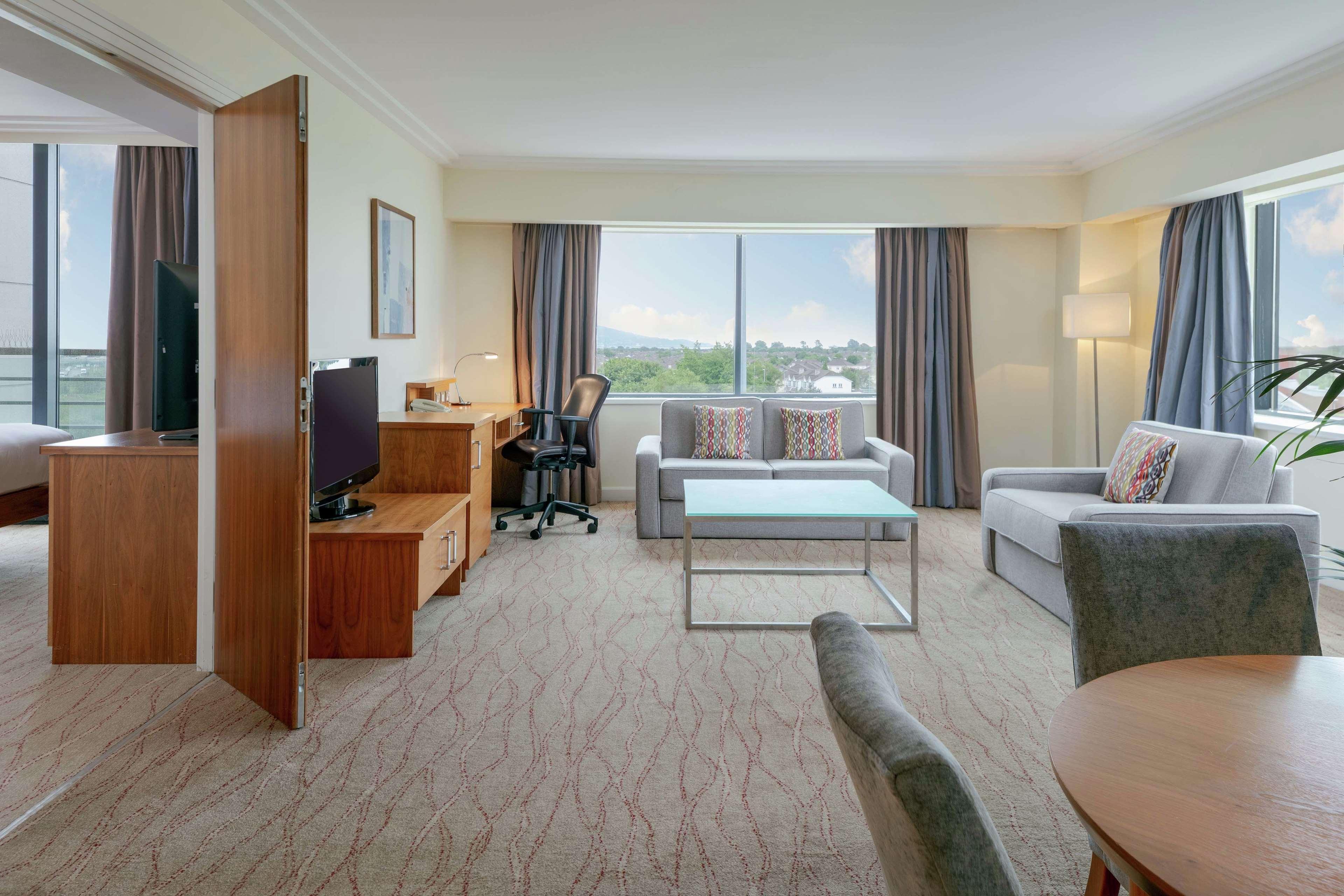 Отель Hilton Dublin Airport Клогран Экстерьер фото