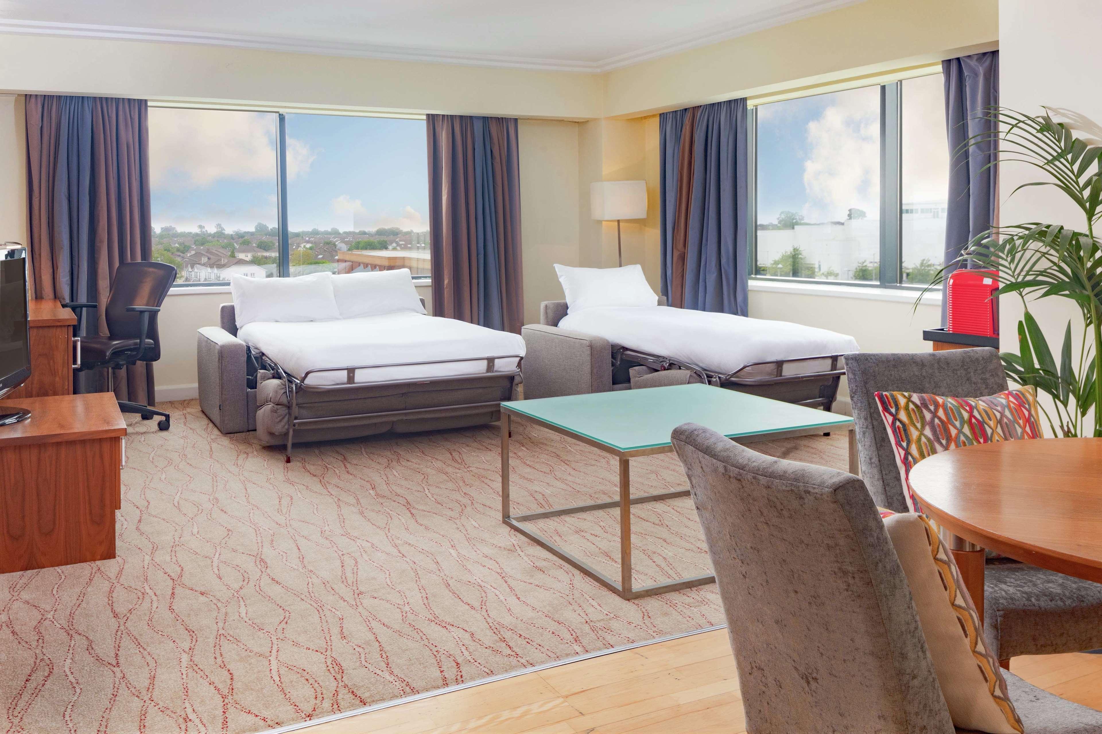 Отель Hilton Dublin Airport Клогран Экстерьер фото