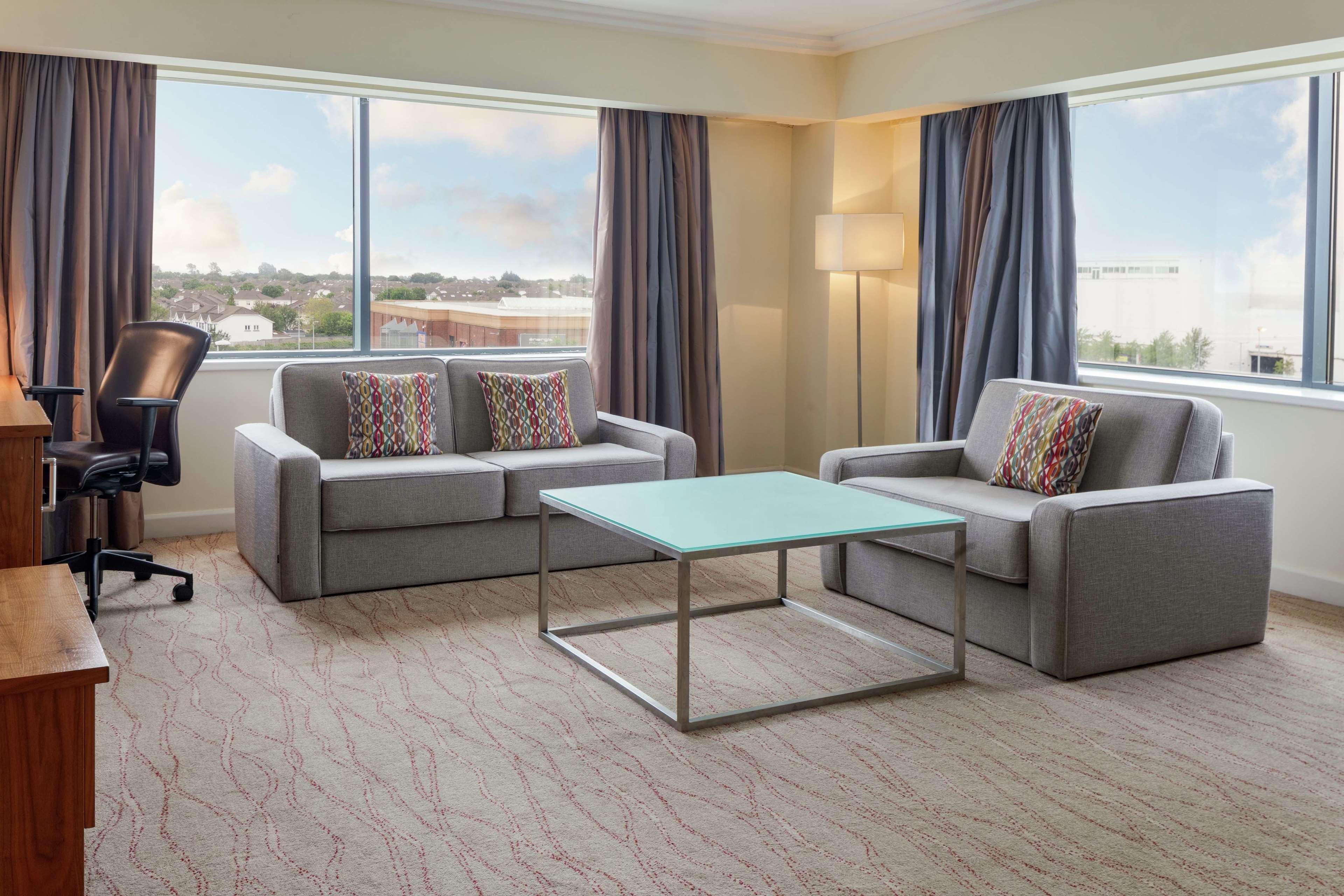 Отель Hilton Dublin Airport Клогран Экстерьер фото