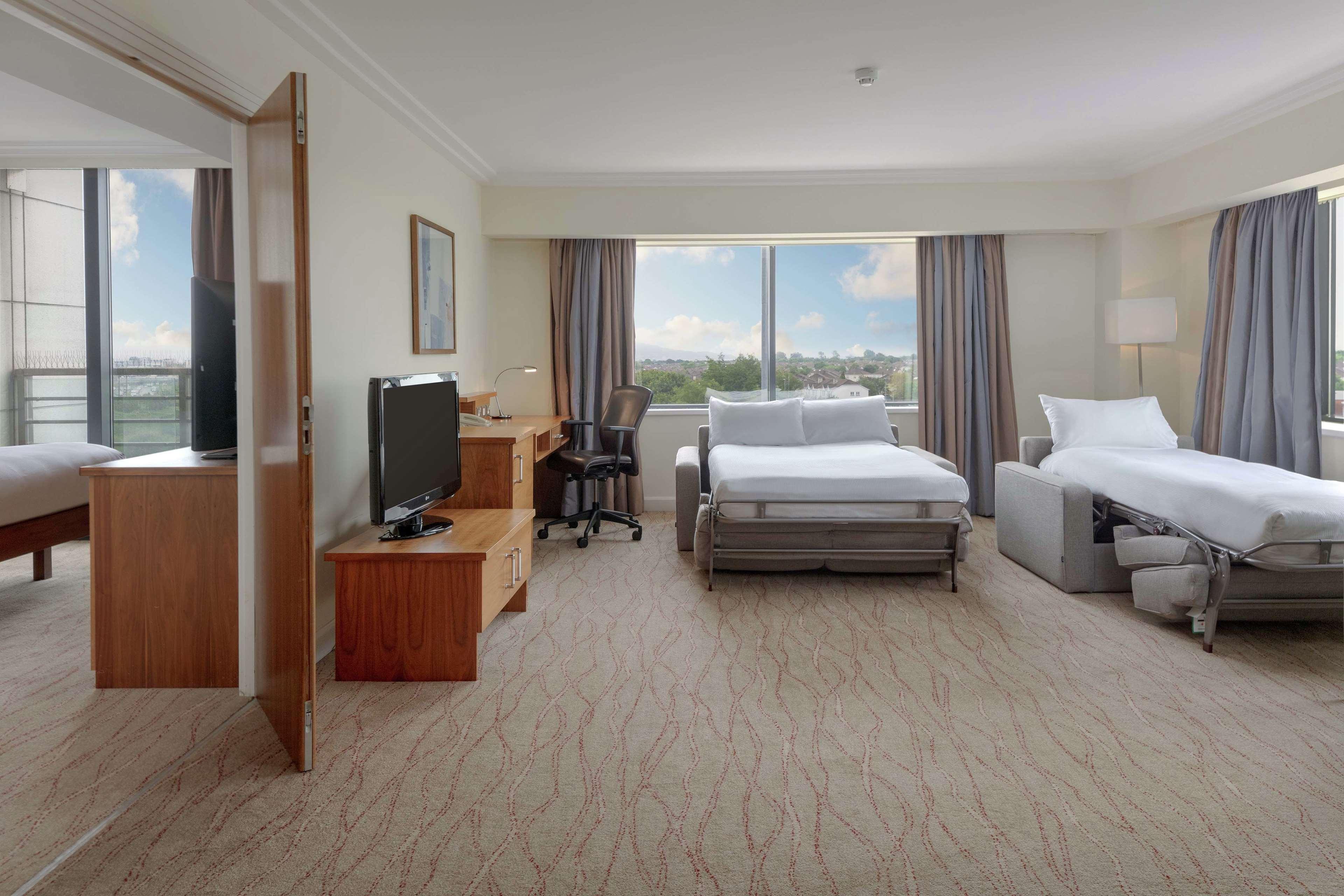 Отель Hilton Dublin Airport Клогран Экстерьер фото