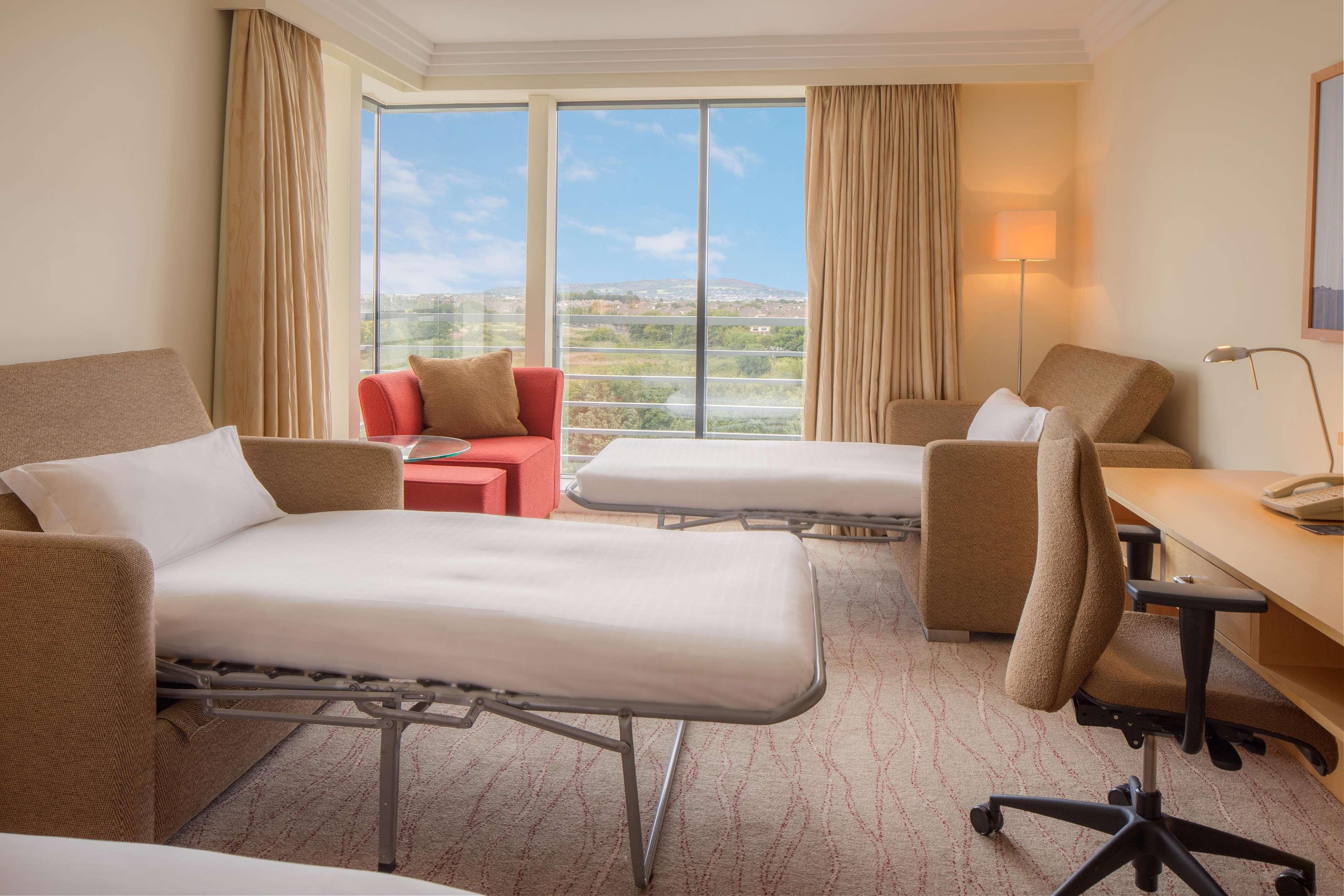 Отель Hilton Dublin Airport Клогран Экстерьер фото