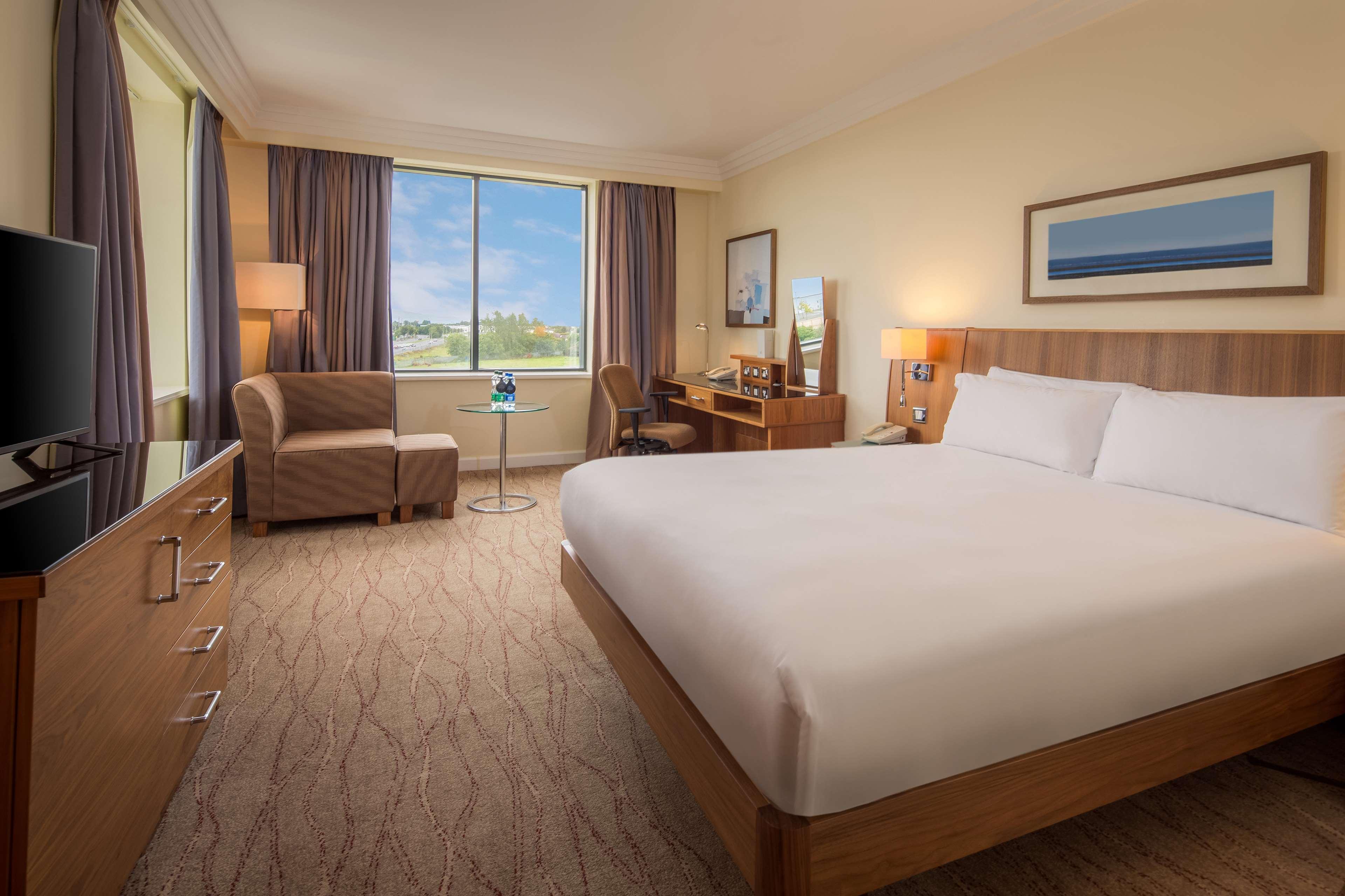 Отель Hilton Dublin Airport Клогран Экстерьер фото