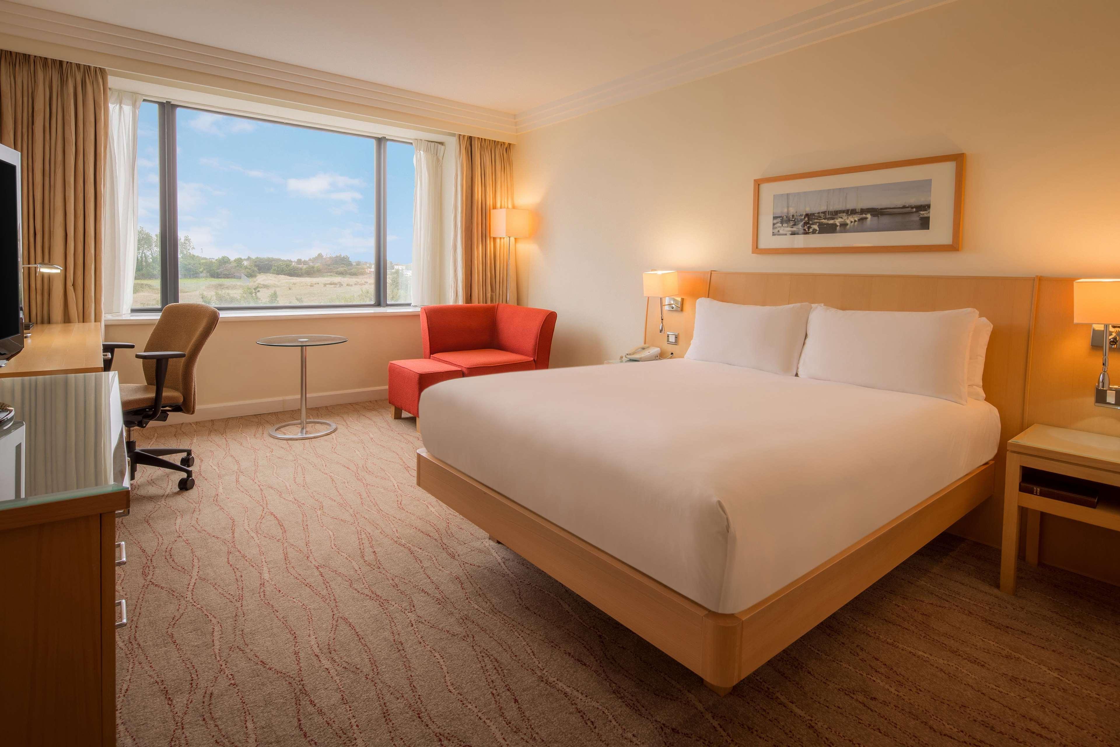 Отель Hilton Dublin Airport Клогран Экстерьер фото