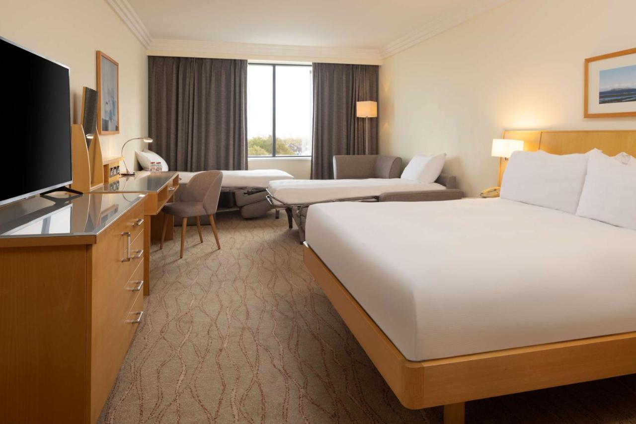 Отель Hilton Dublin Airport Клогран Экстерьер фото