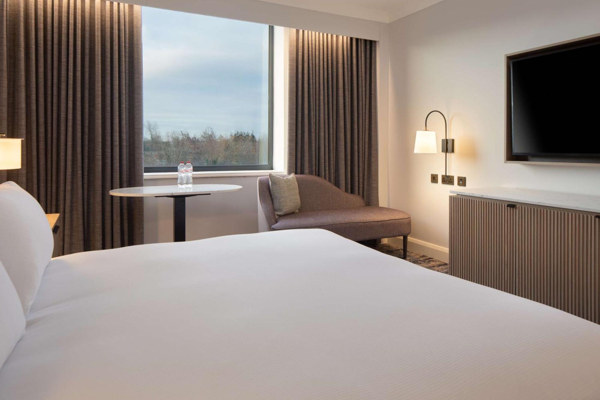 Отель Hilton Dublin Airport Клогран Экстерьер фото
