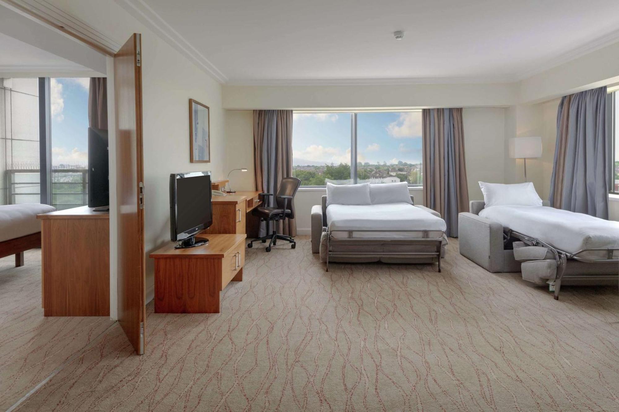 Отель Hilton Dublin Airport Клогран Экстерьер фото
