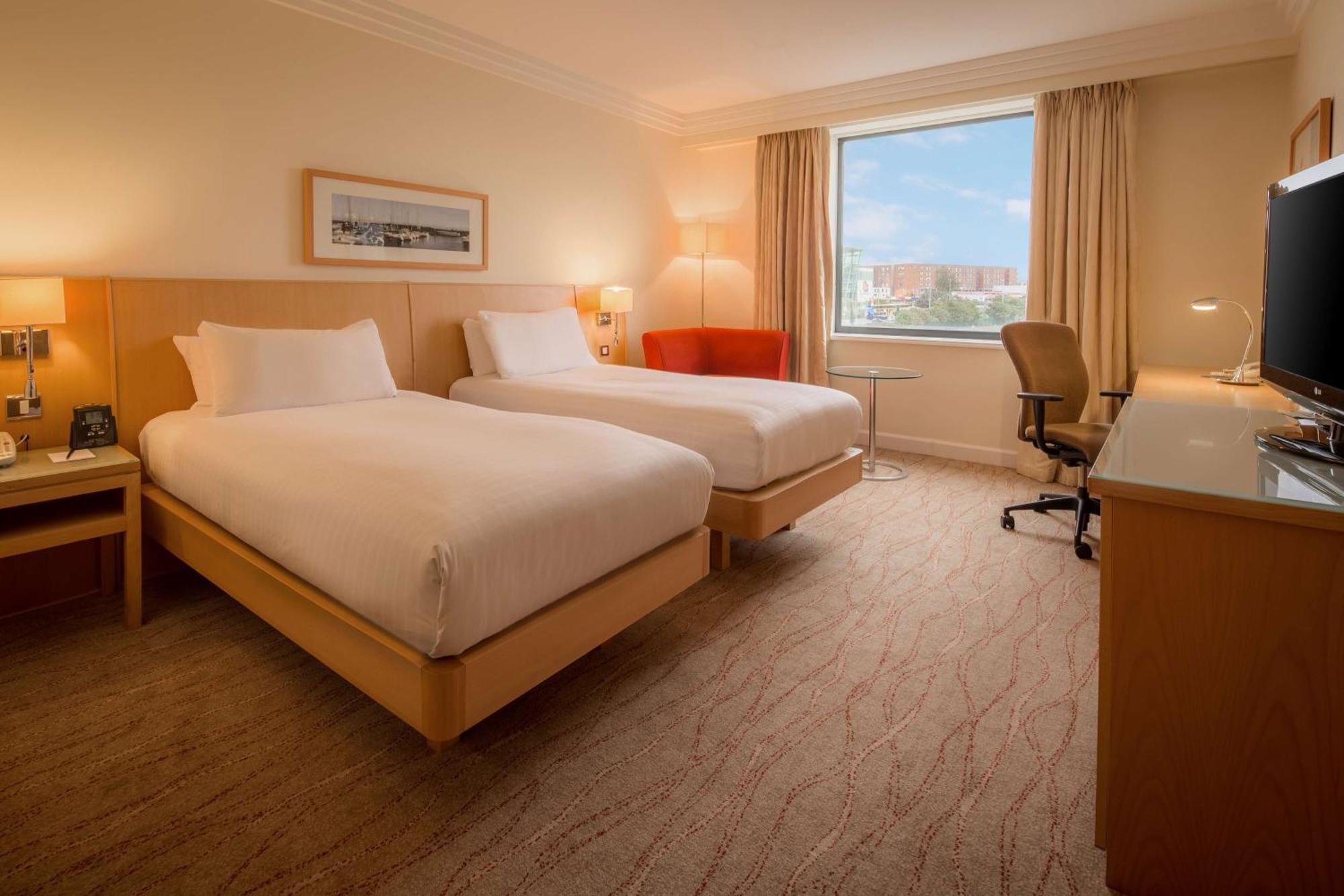 Отель Hilton Dublin Airport Клогран Экстерьер фото