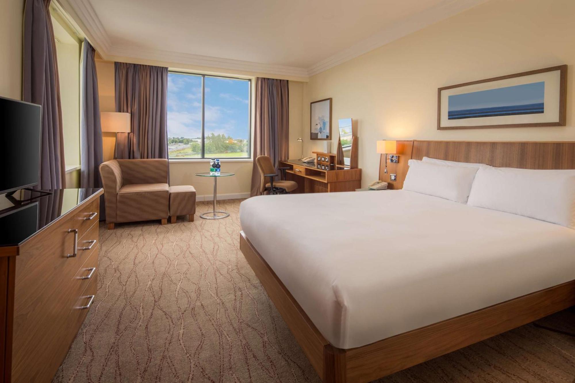 Отель Hilton Dublin Airport Клогран Экстерьер фото