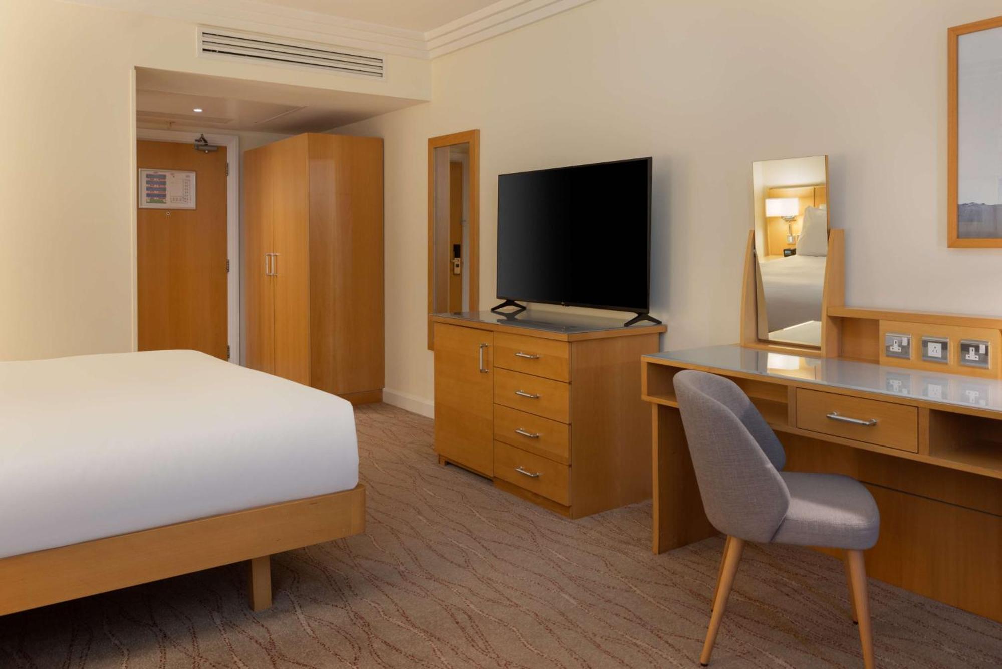 Отель Hilton Dublin Airport Клогран Экстерьер фото