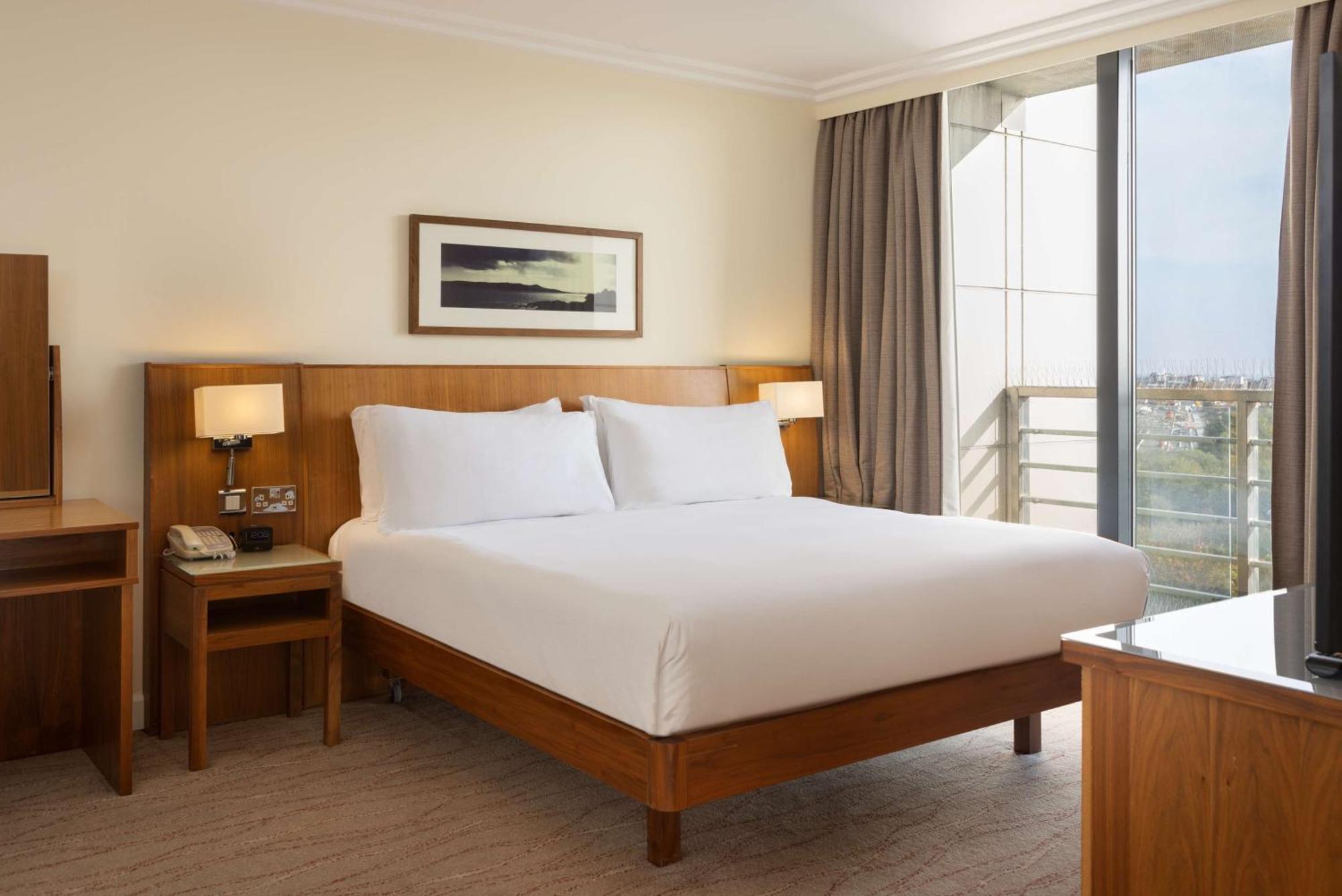 Отель Hilton Dublin Airport Клогран Экстерьер фото